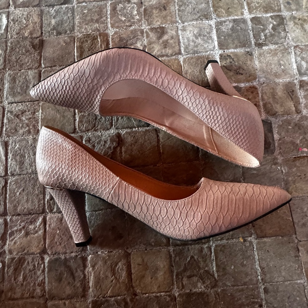 Heels - Picture 6 of 10